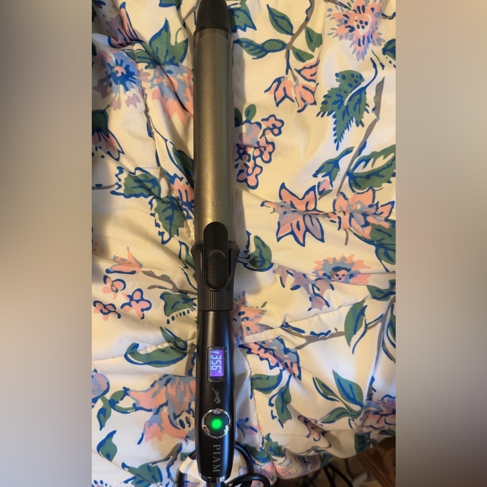 PROFESSIONAL curling iron 1.25 inch pretty in a minute (box & bag included)